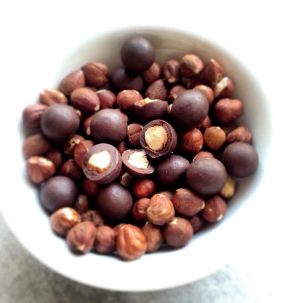 Lieskovce v kokosovej RAW čokoláde 45 % BIO 70 g Cocoa